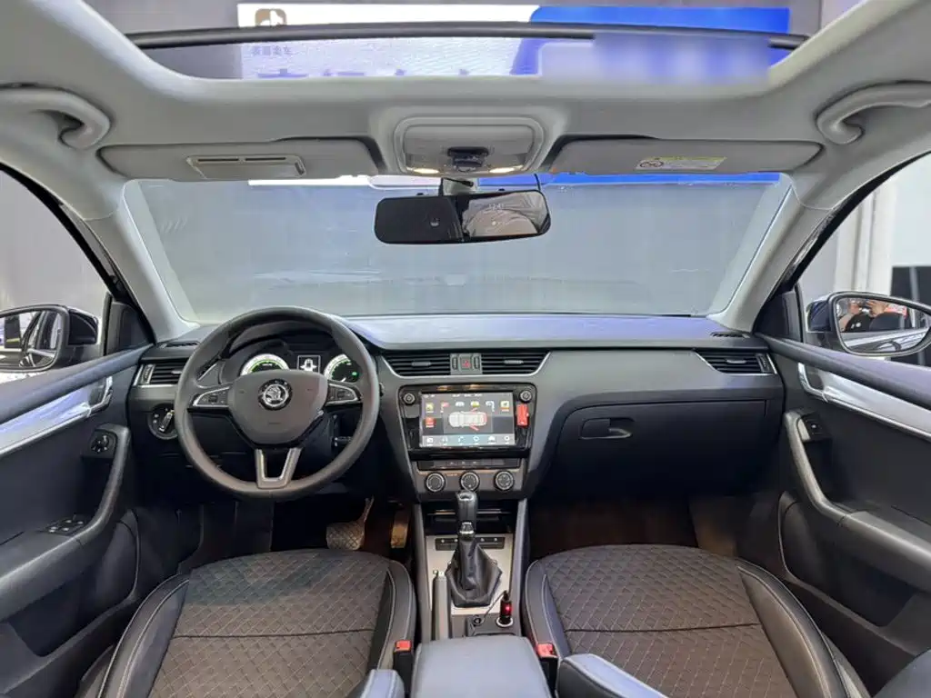 Skoda Octavia 2017 — фото 17
