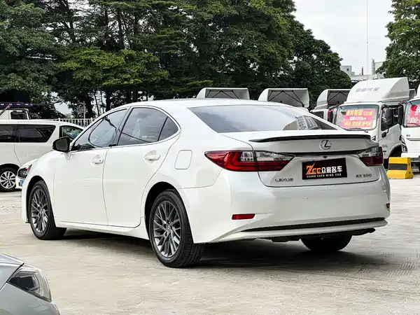 Lexus ES 2017