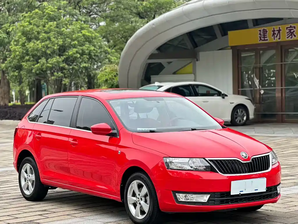 Skoda Rapid Spaceback 2017 — фото 3