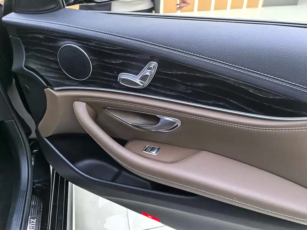 Mercedes-Benz E-Class 2019 — фото 15
