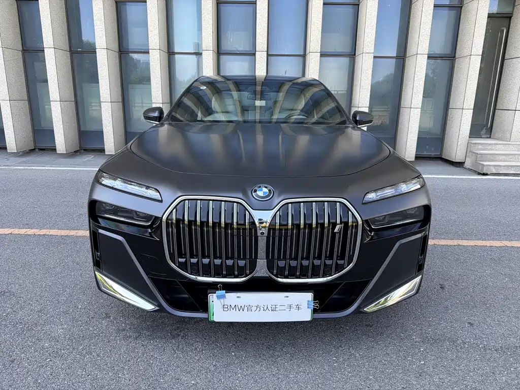 BMW i7 2025 — фото 2