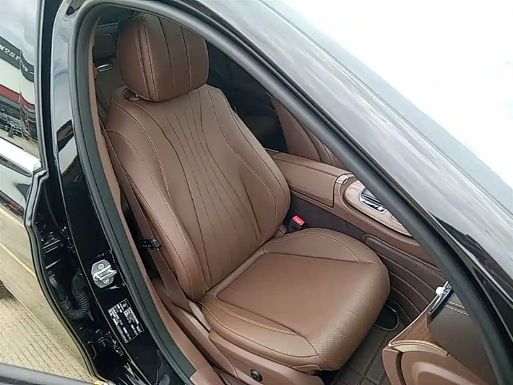 Mercedes-Benz E-Class 2020 — фото 25