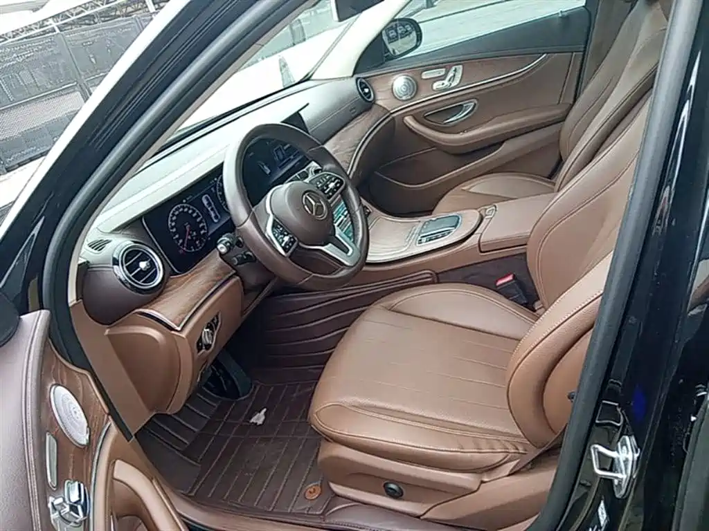 Mercedes-Benz E-Class 2020 — фото 16