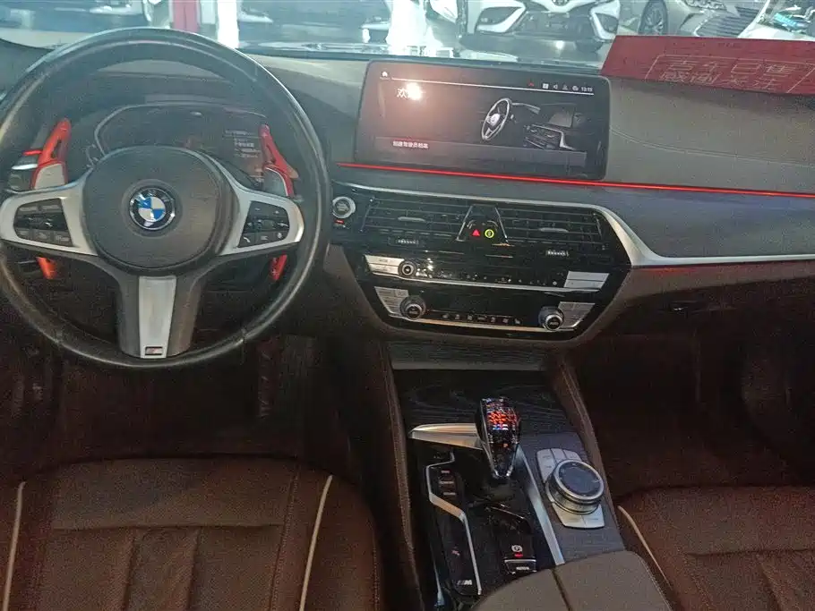 BMW 5 Series 2021 — фото 11