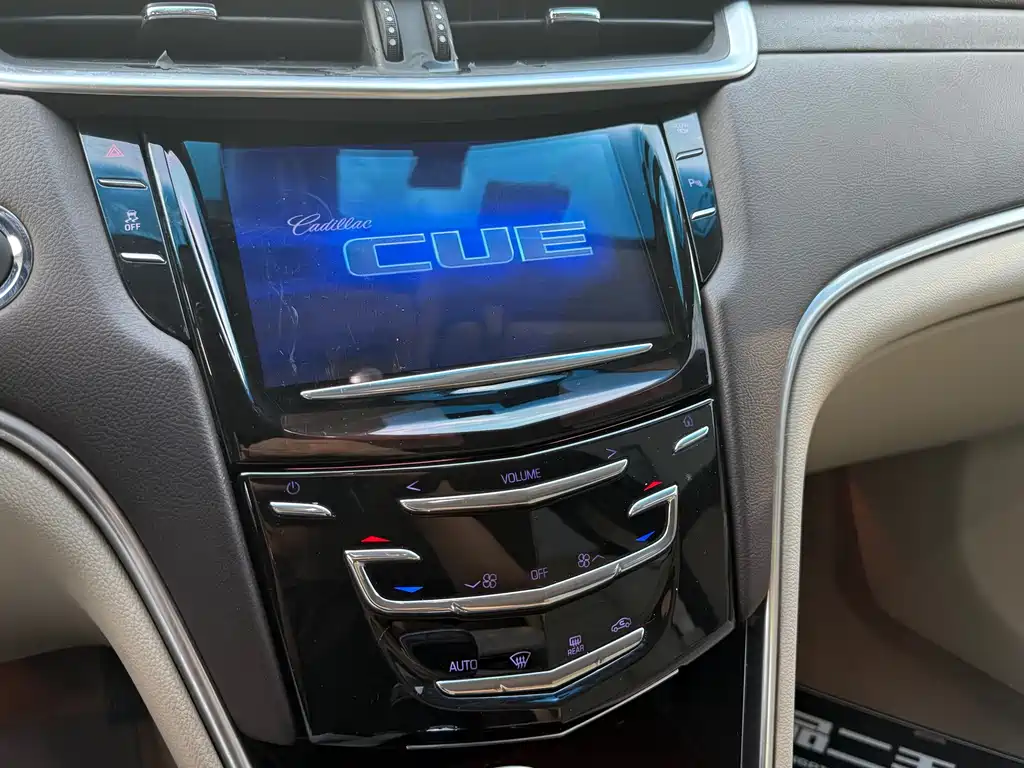 Cadillac XTS 2017 — фото 15