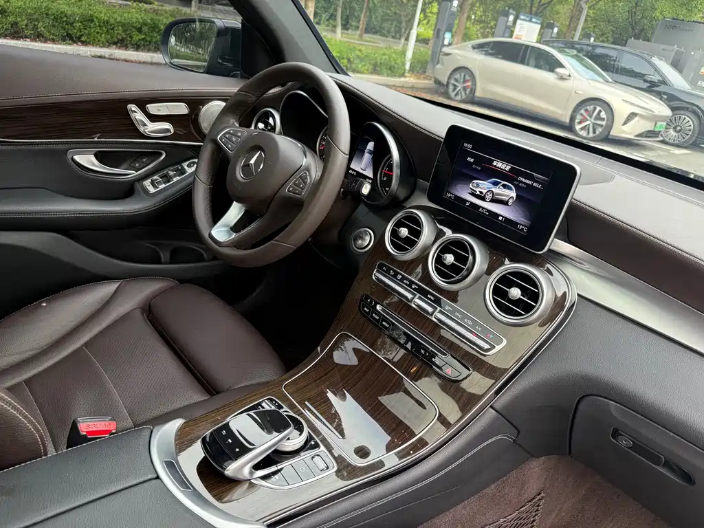 Mercedes-Benz GLC 2018 — фото 21