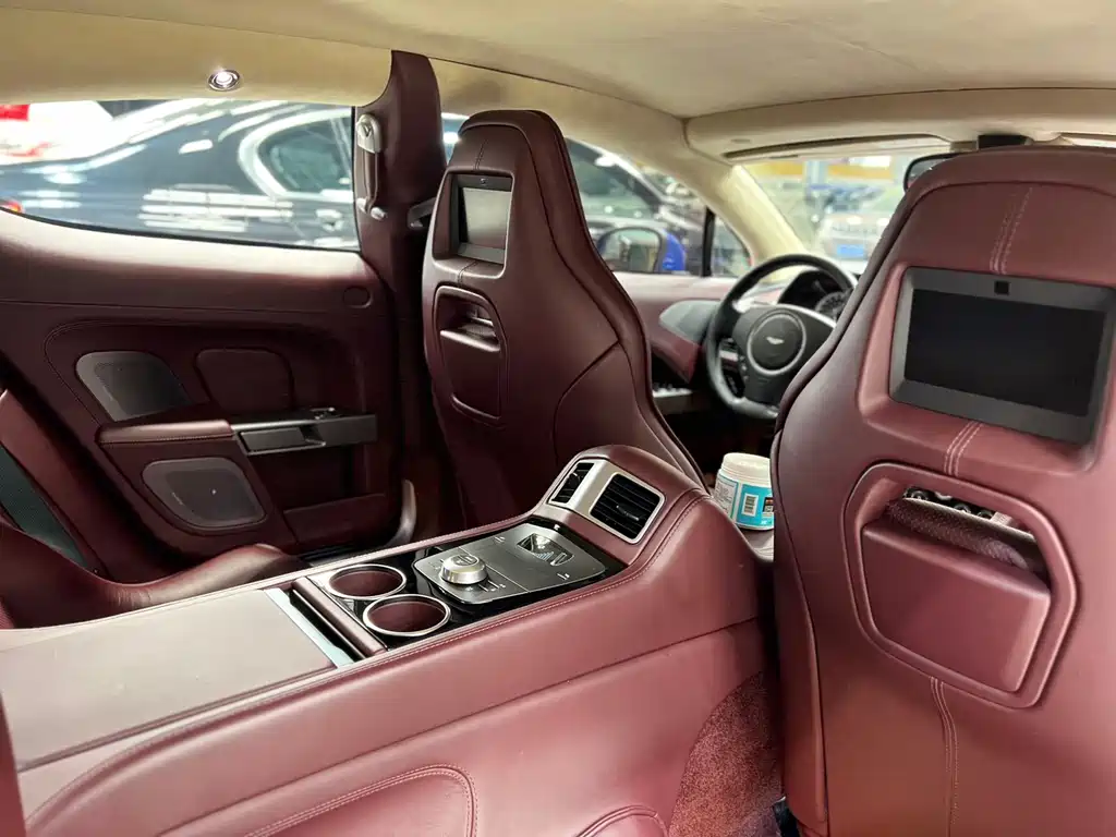 Aston Martin Rapide 2018 — фото 16