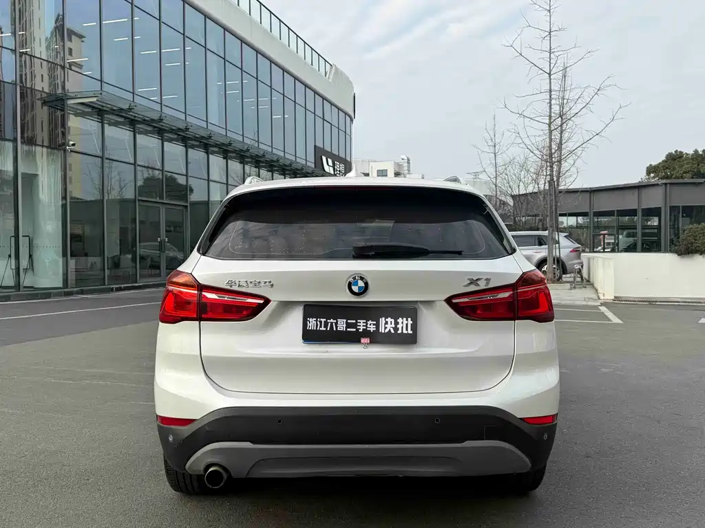 BMW X1 2018 — фото 12