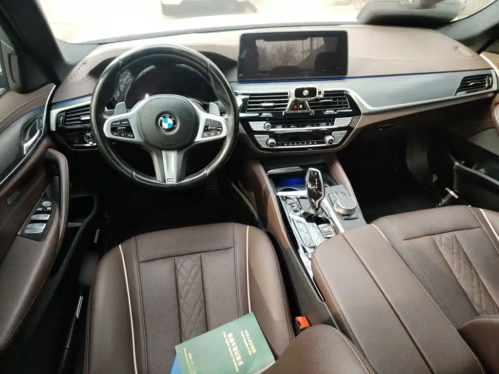 BMW 5 Series 2022 — фото 13