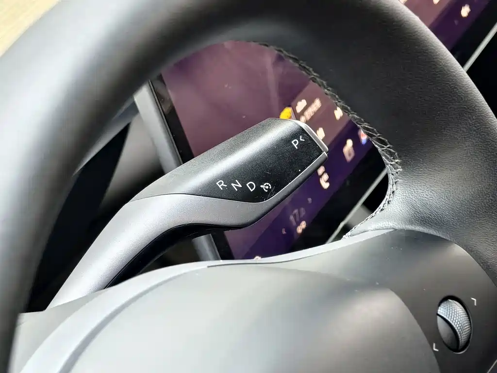 Tesla Model Y 2022 — фото 16