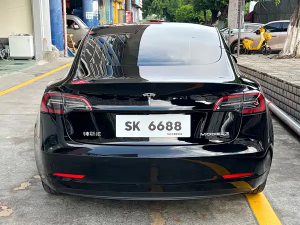 Tesla Model 3 2023