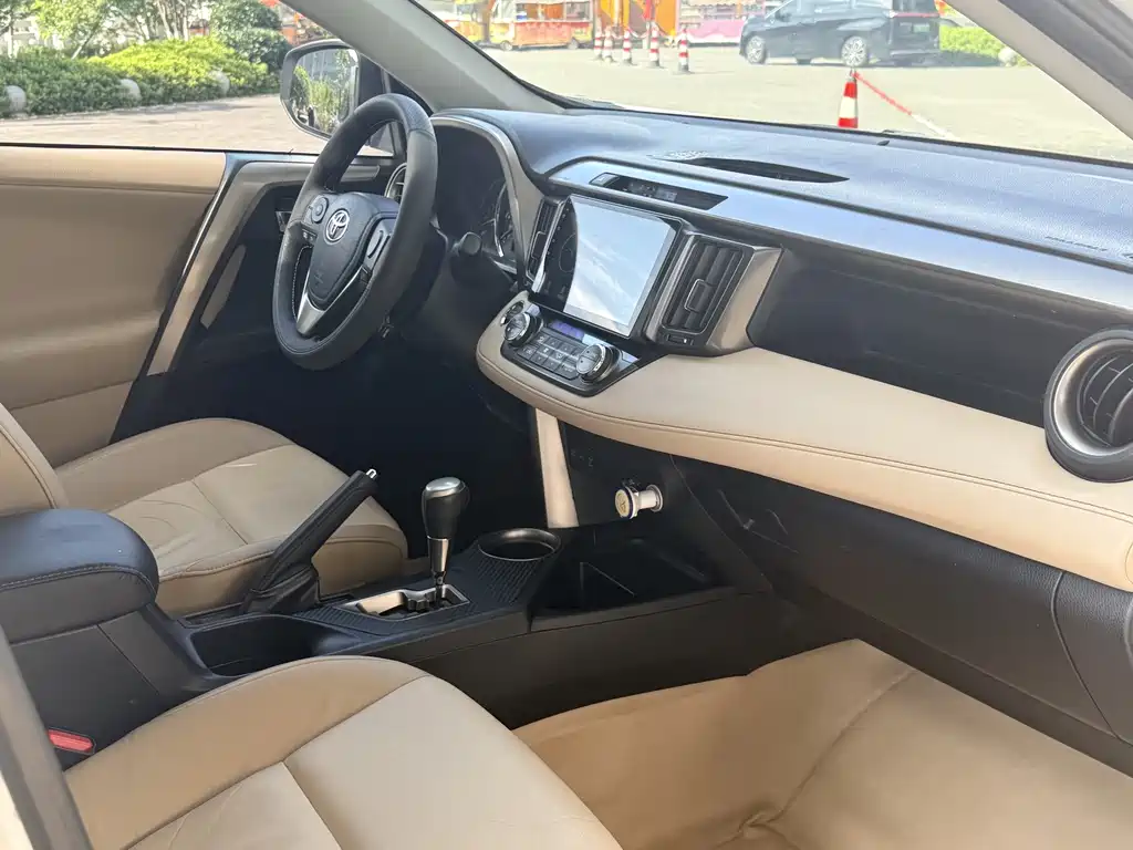 Toyota RAV4 2015 — фото 11