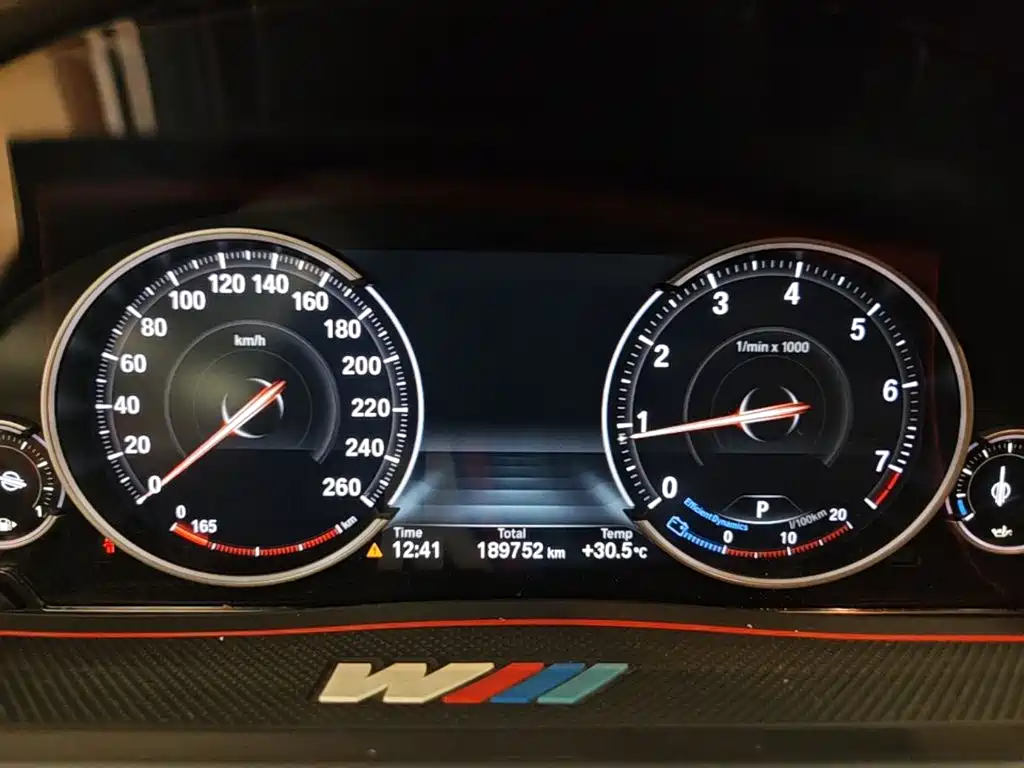 BMW 5 Series 2016 — фото 12
