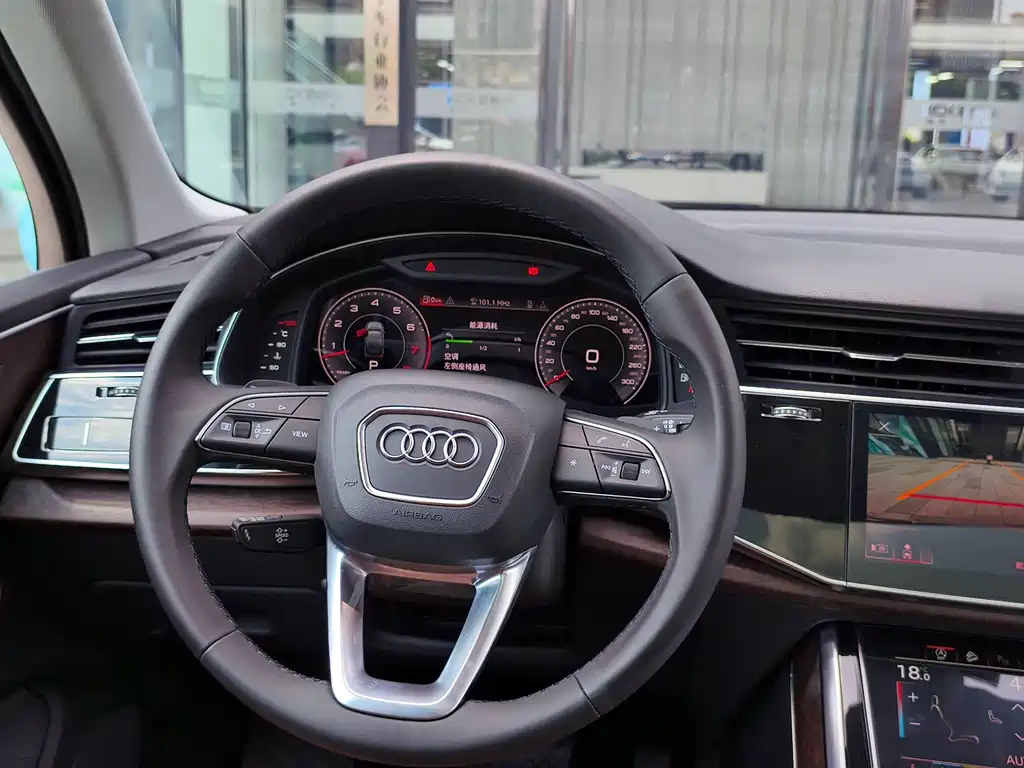 Audi Q7 2021 — фото 16