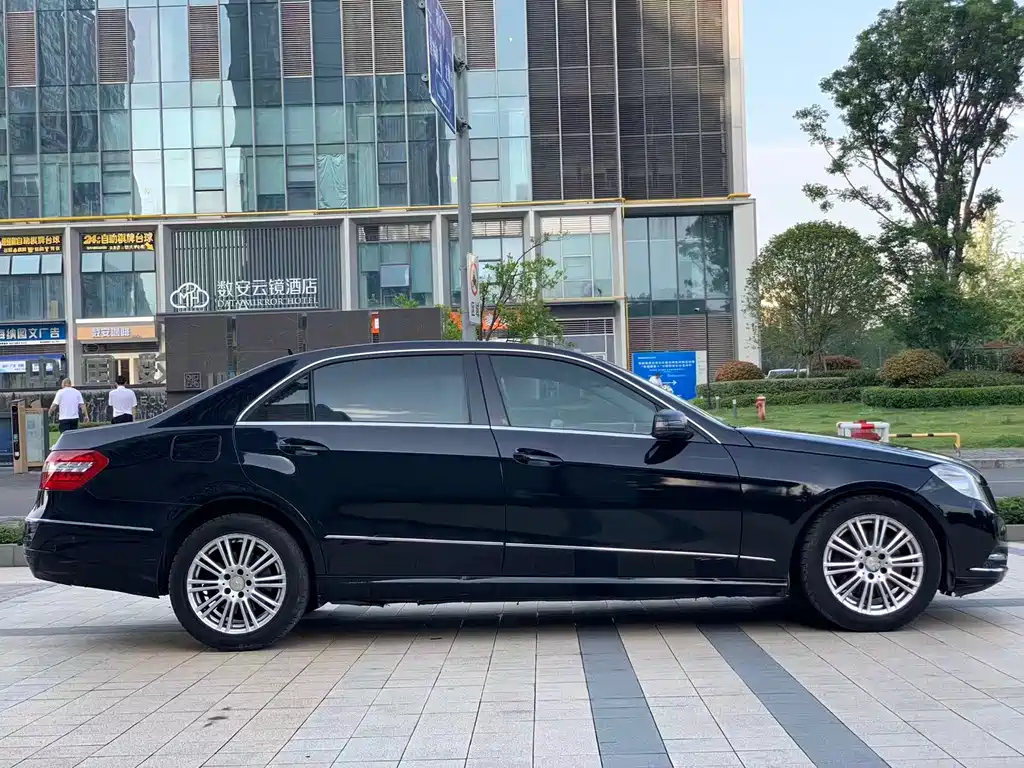 Mercedes-Benz E-Class 2012