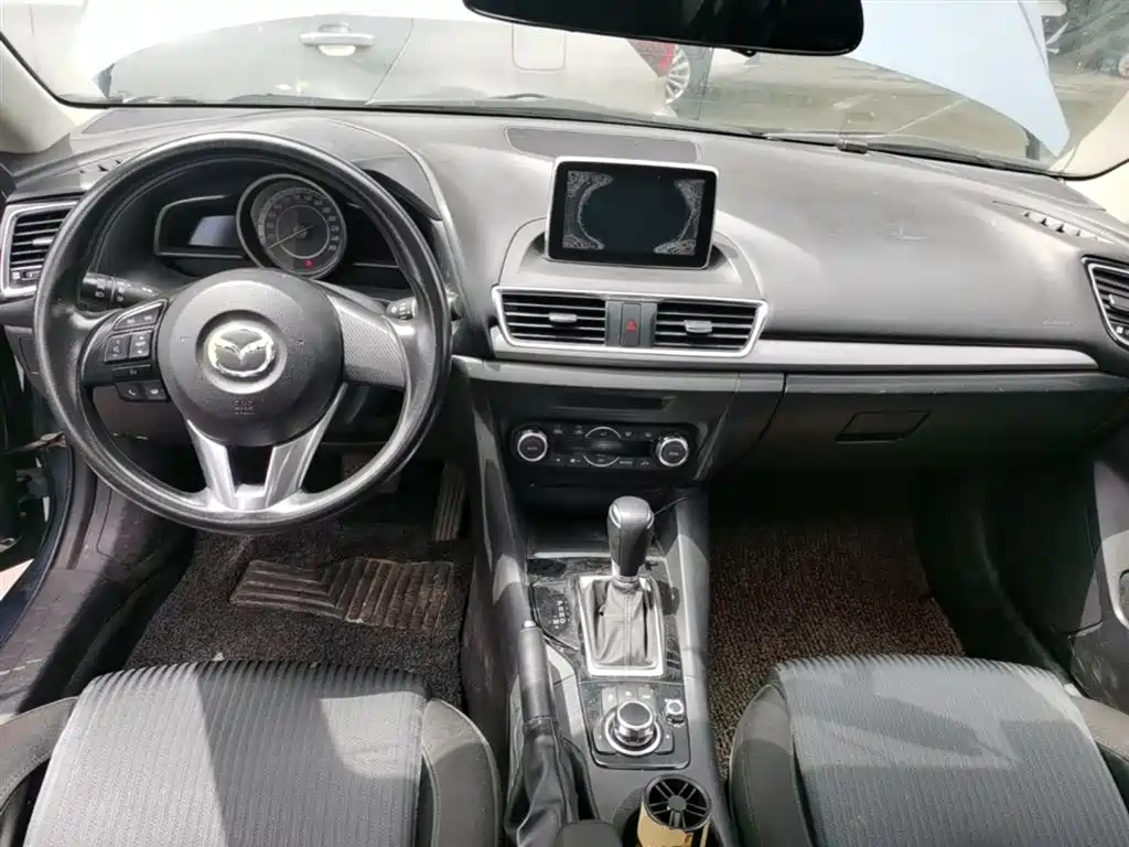 Mazda 3 Axela 2016 — фото 10