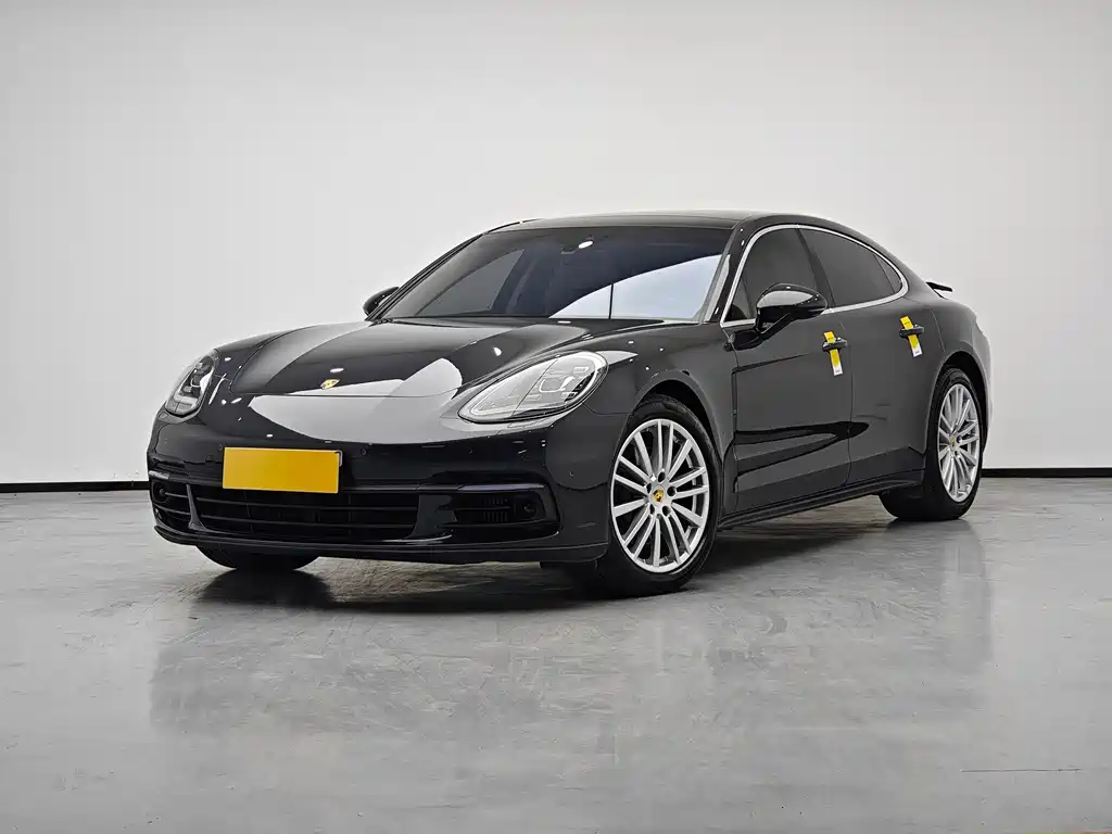 Porsche Panamera 2018 — фото 1