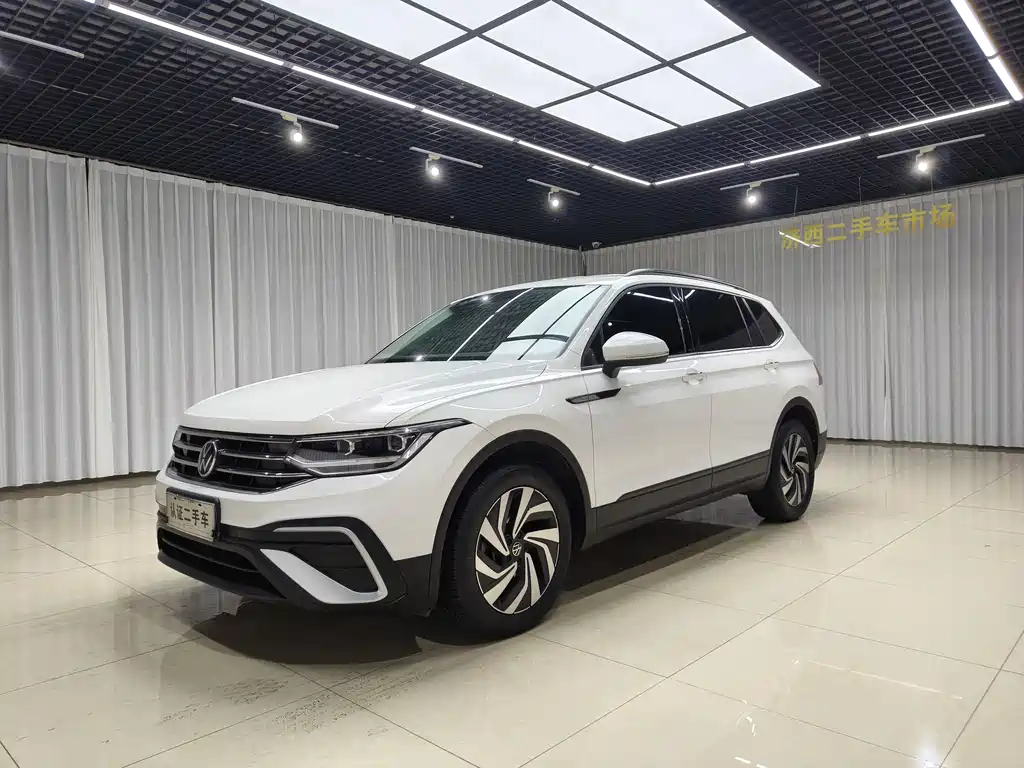 Volkswagen Tiguan L 2022 — фото 1