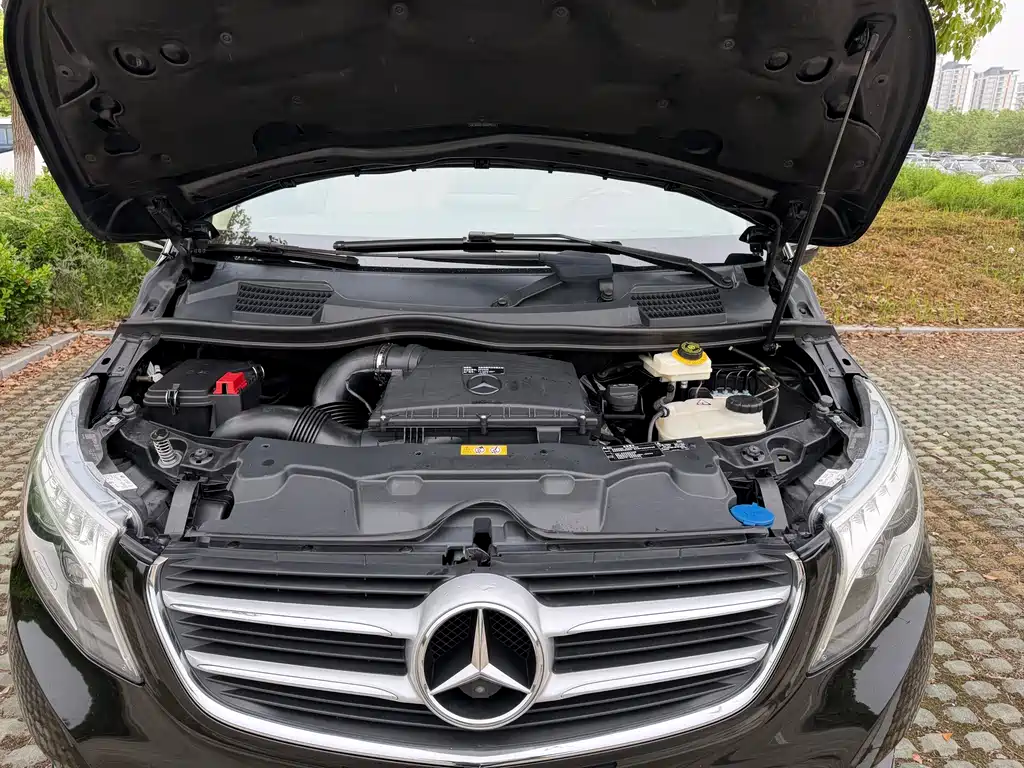 Mercedes-Benz V-Class 2019 — фото 18
