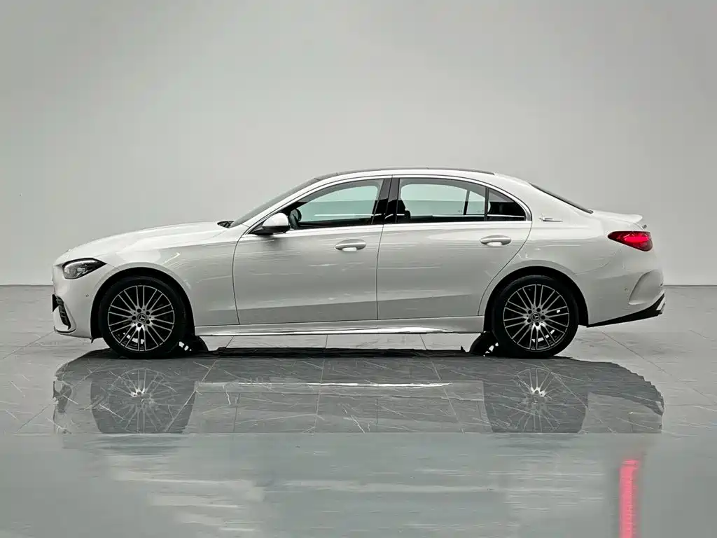 Mercedes-Benz C-Class 2024