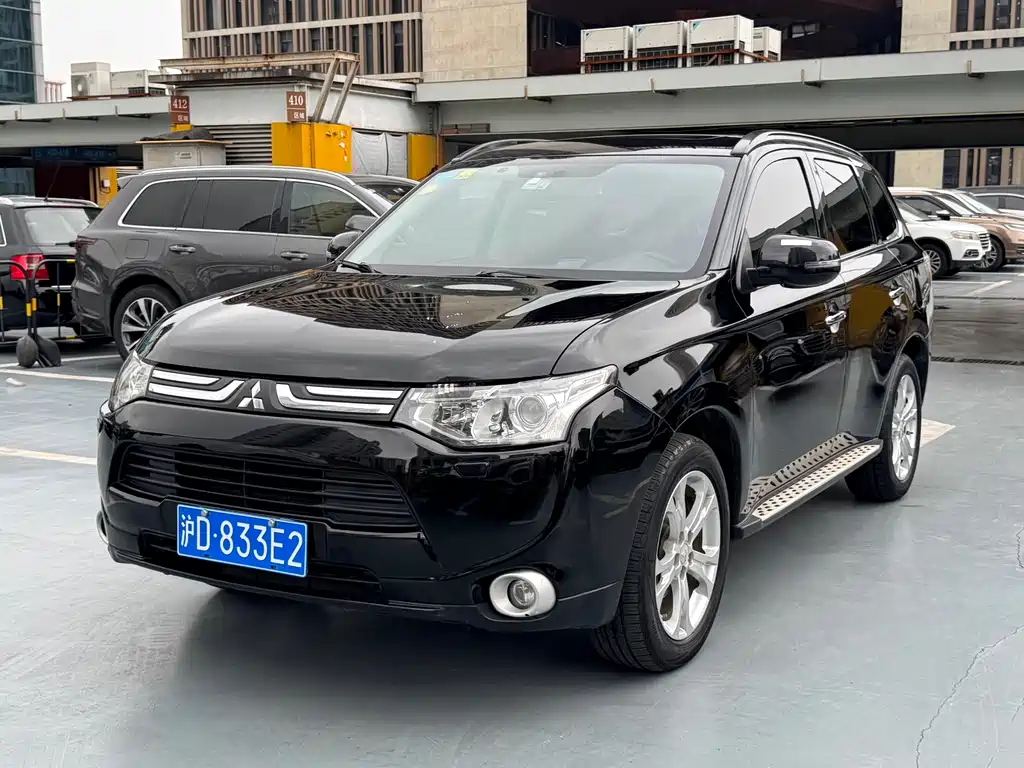 Mitsubishi Outlander 2014 — фото 1