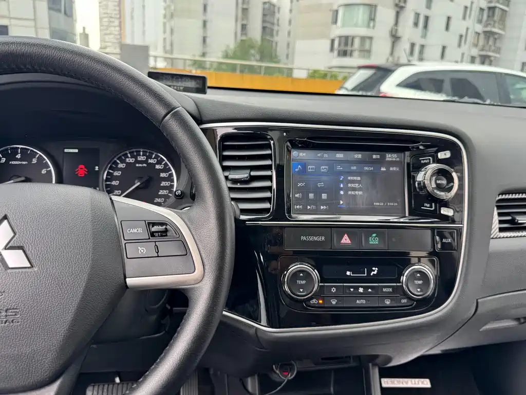 Mitsubishi Outlander 2014 — фото 10