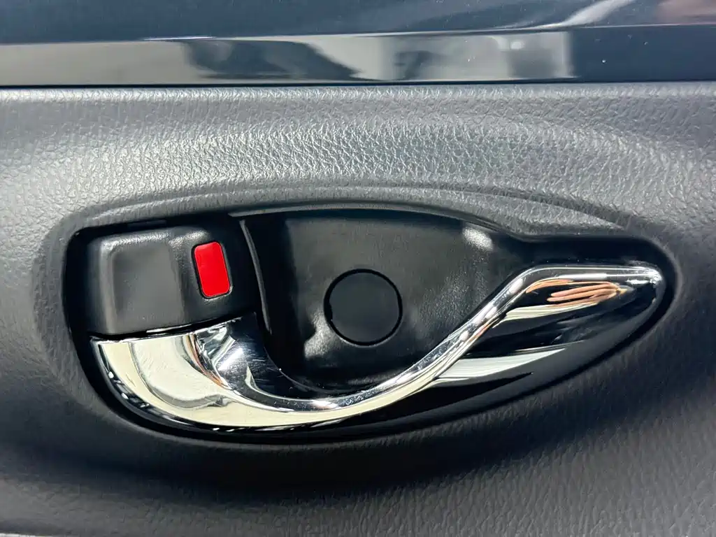 Toyota Yaris L 2023 — фото 15