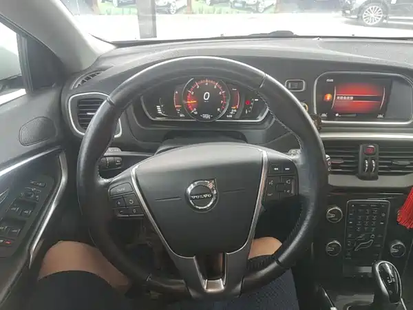 Volvo V40 2017