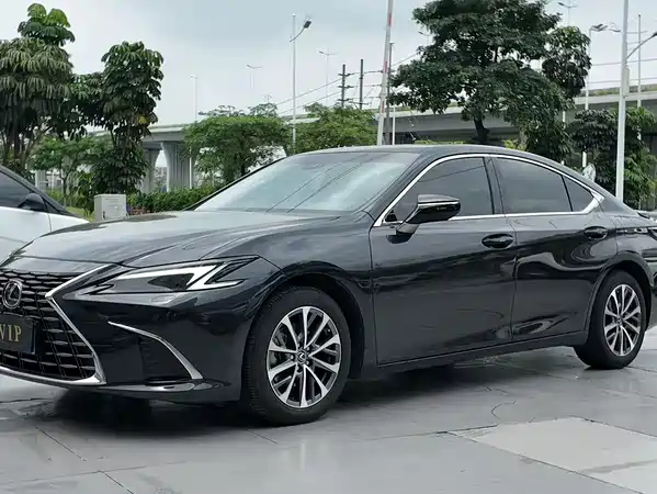 Lexus ES 2025