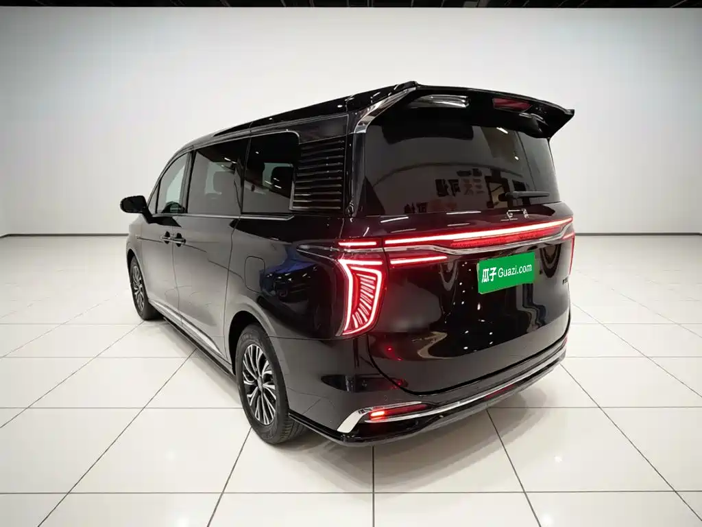 Hongqi HQ9 PHEV 2024