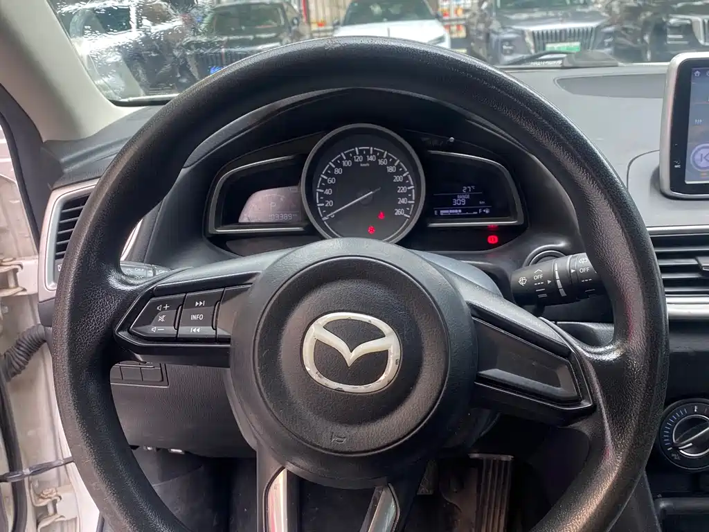 Mazda 3 Axela 2017 — фото 11