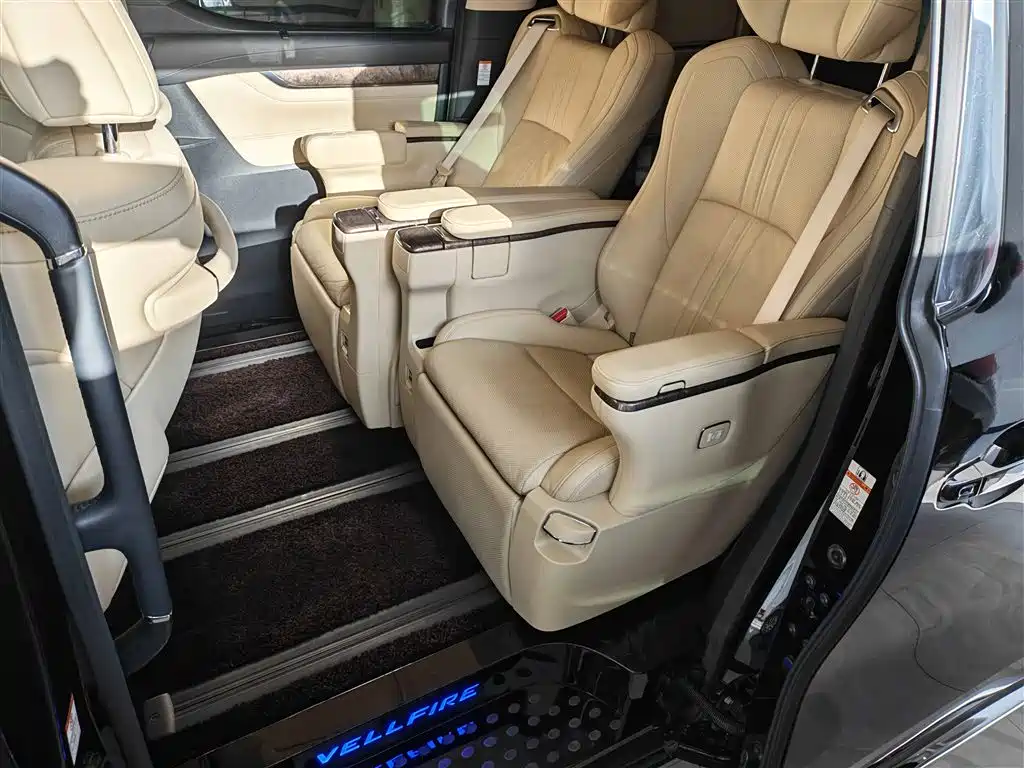 Toyota Vellfire 2022 — фото 9