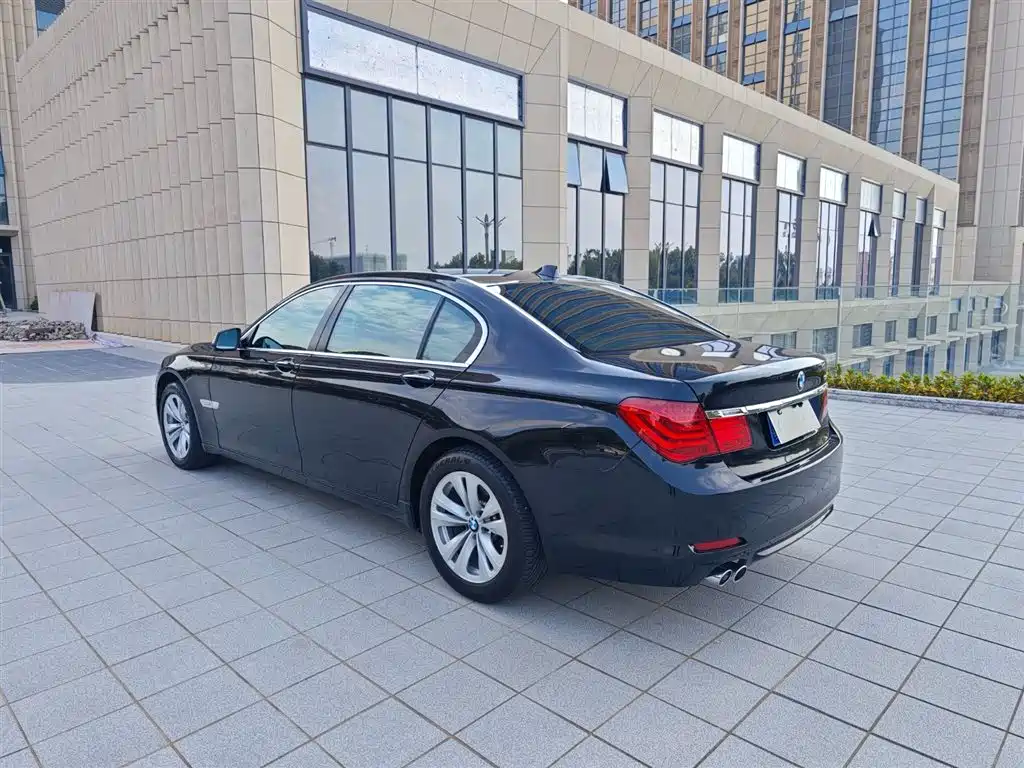BMW 7 Series 2012 — фото 6