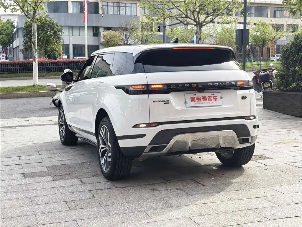 Land Rover Evoque 2023 — фото 9