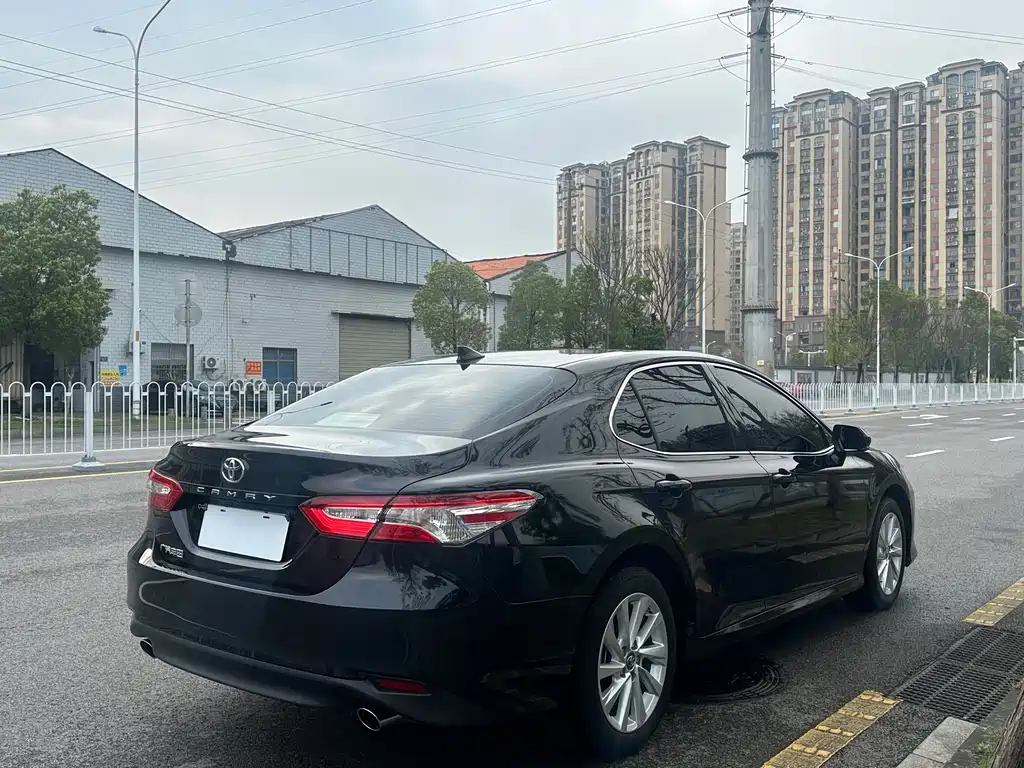 Toyota Camry 2023 — фото 4