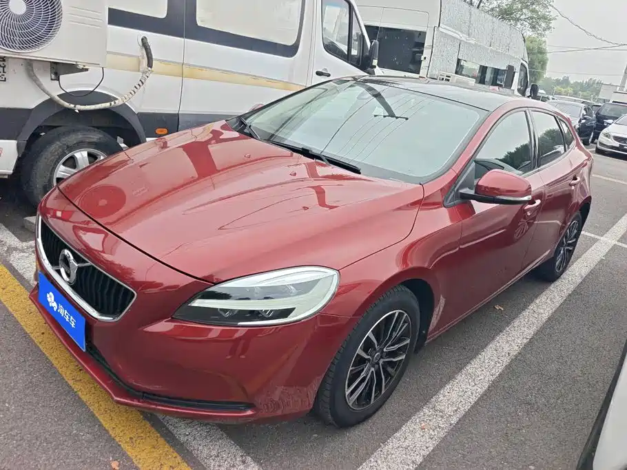 Volvo V40 2017 — фото 1