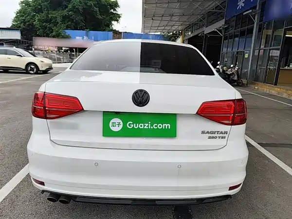 Volkswagen Sagitar 2018