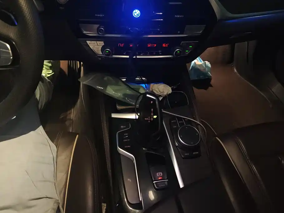 BMW 5 Series 2018 — фото 16