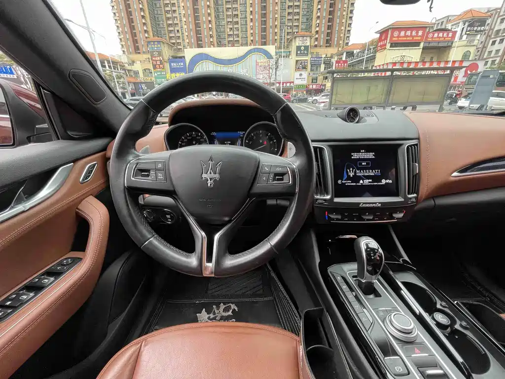 Maserati Levante 2018 — фото 14