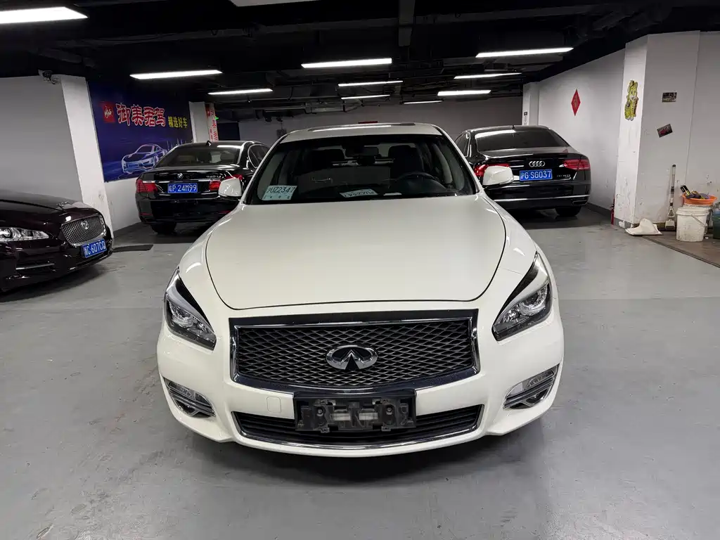 Infiniti Q70 2016