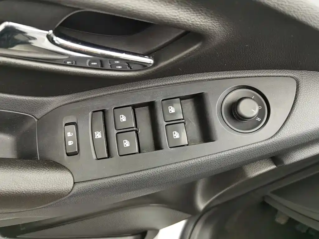 Chevrolet Trax 2015 — фото 9