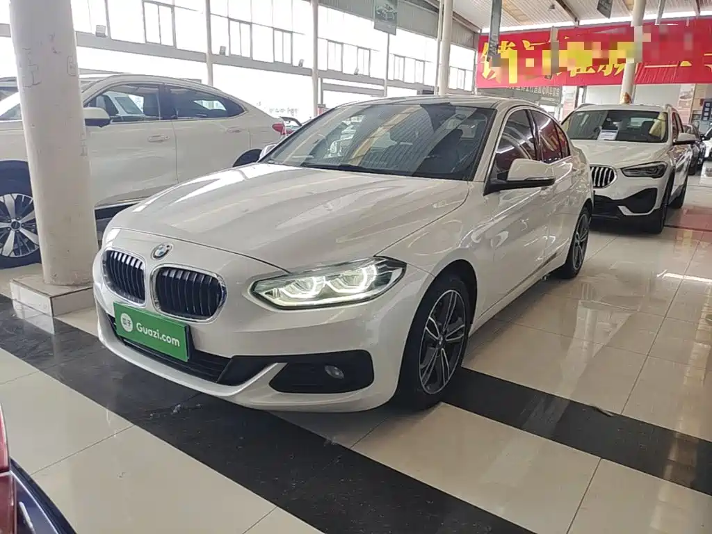 BMW 1 Series 2019 — фото 1