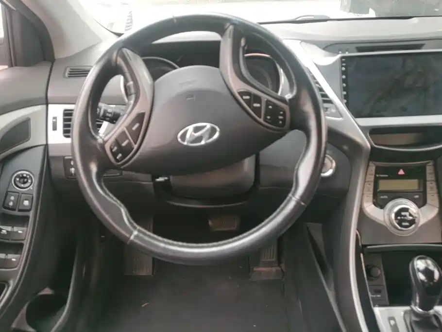 Hyundai Elantra 2012 — фото 15