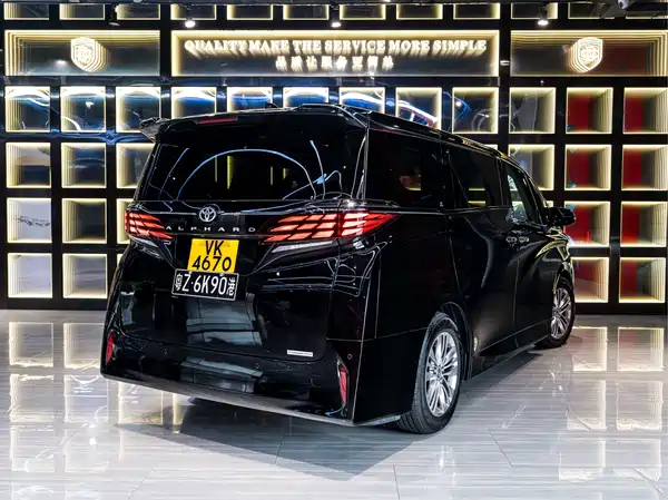 Toyota Alphard 2026