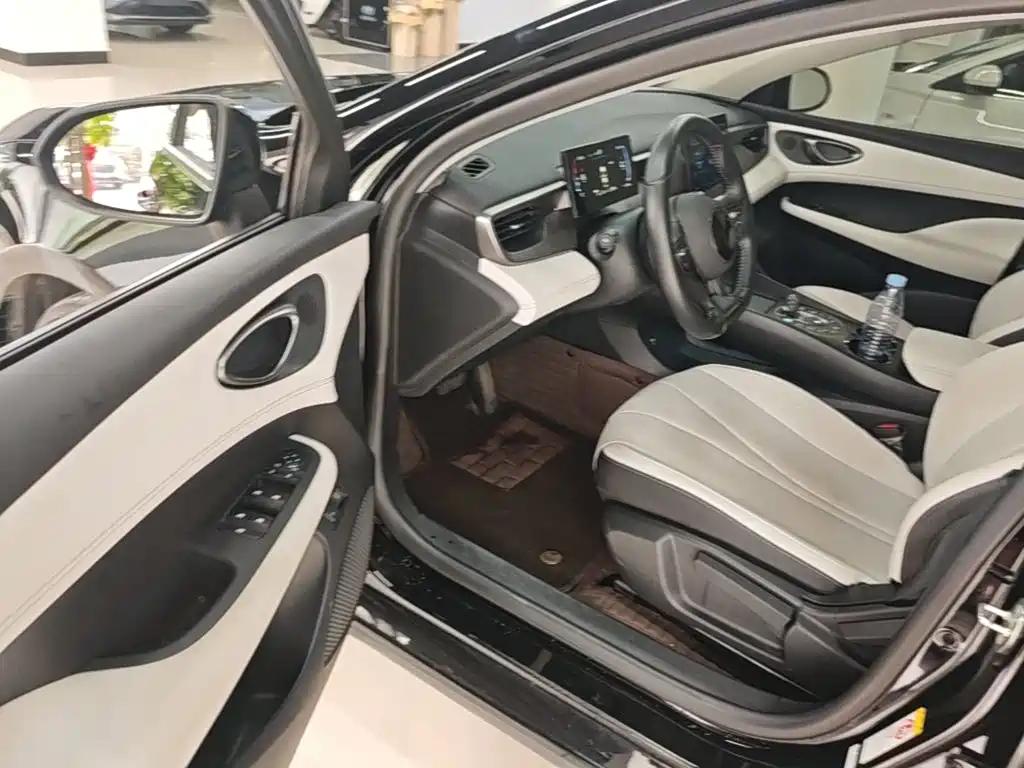 BYD Seal 05 DM-i 2025 — фото 16