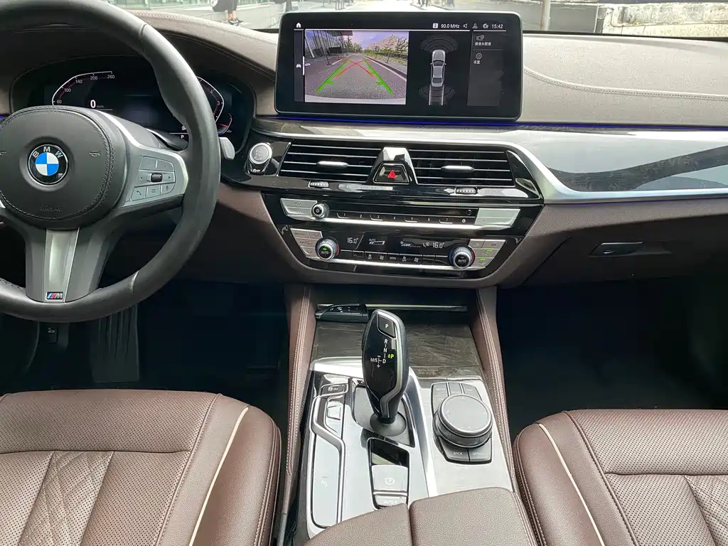 BMW 5 Series 2024 — фото 14