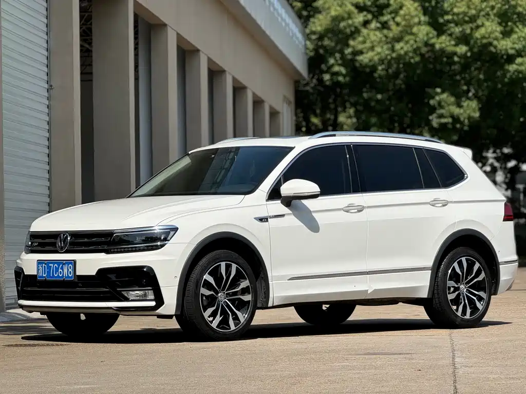Volkswagen Tiguan L 2019 — фото 1