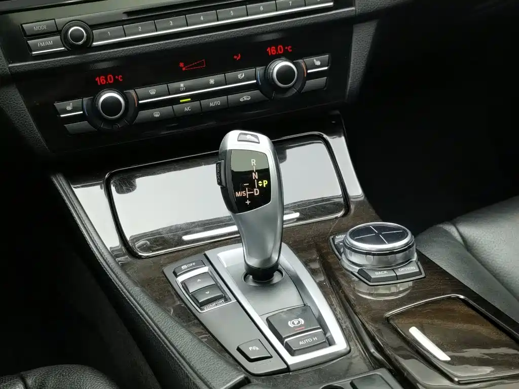 BMW 5 Series 2013 — фото 13