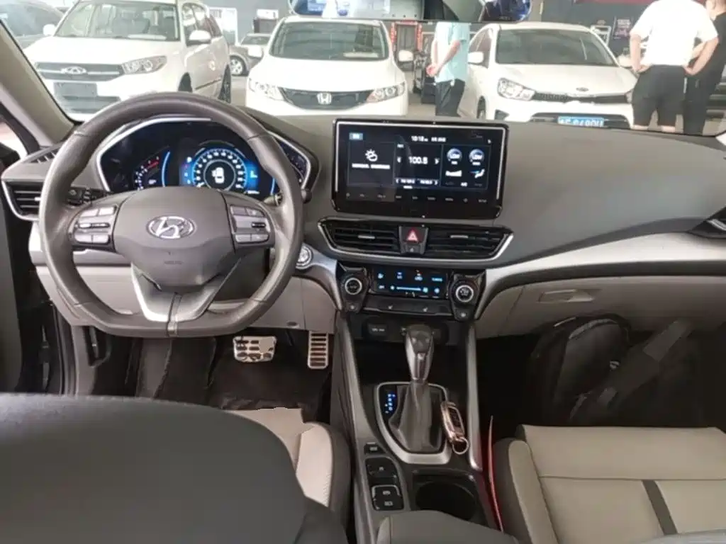 Hyundai Festa 2018 — фото 10