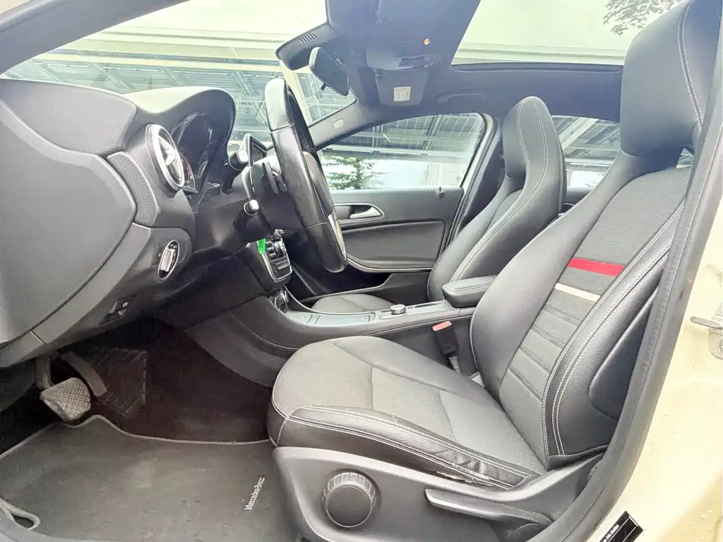 Mercedes-Benz A-Class 2016 — фото 12